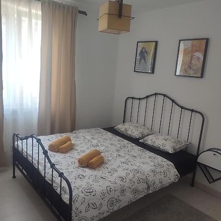 The Moon Residence Bukares Bagian luar foto