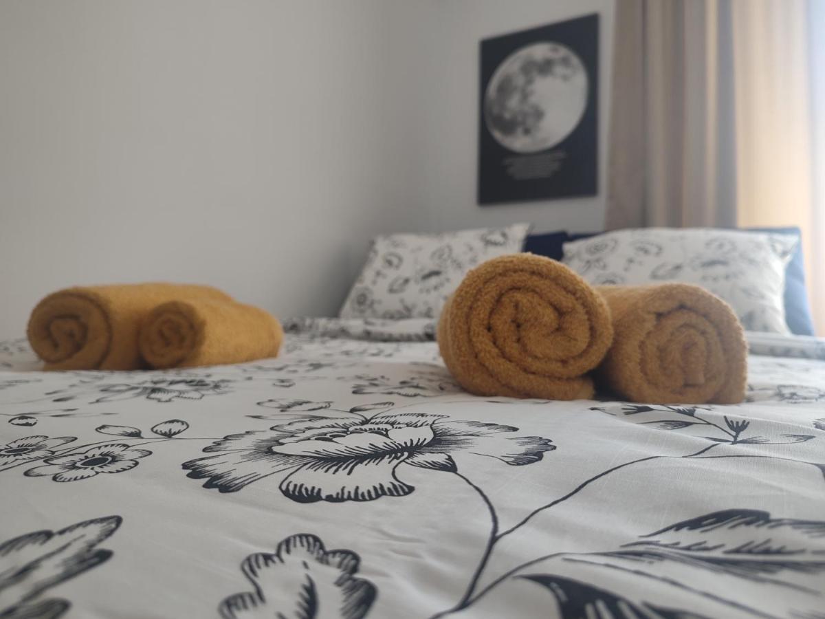 The Moon Residence Bukares Bagian luar foto