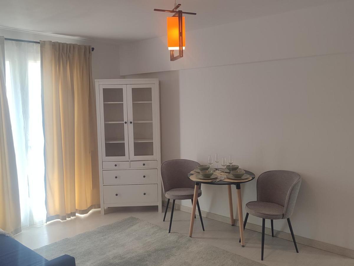 The Moon Residence Bukares Bagian luar foto