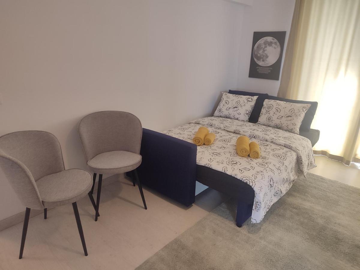The Moon Residence Bukares Bagian luar foto