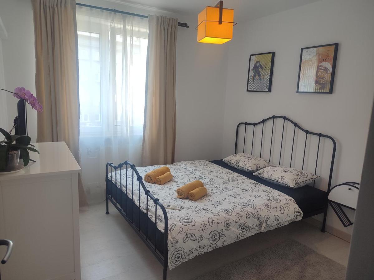 The Moon Residence Bukares Bagian luar foto