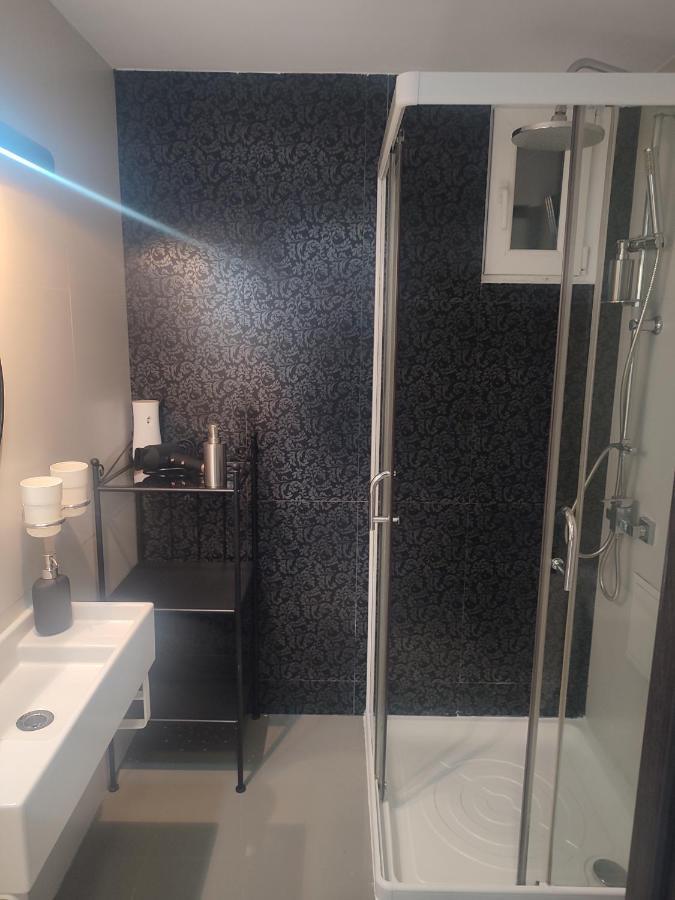 The Moon Residence Bukares Bagian luar foto