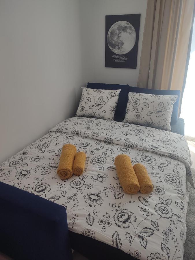 The Moon Residence Bukares Bagian luar foto